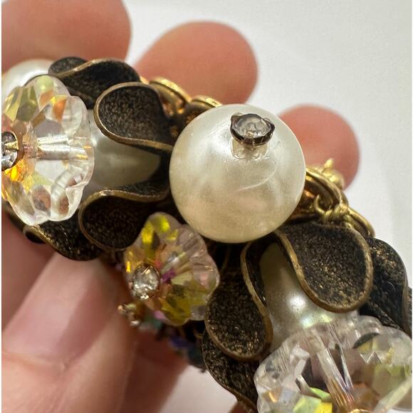 Unsigned Schiaparelli gold tone aurora borealis AB margarita faux pearls brooch - Picture 6 of 9